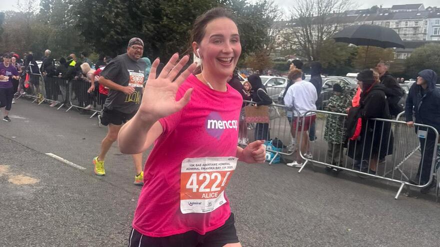 Vicky fundraising for Mencap Cymru running the Swansea half marathon 